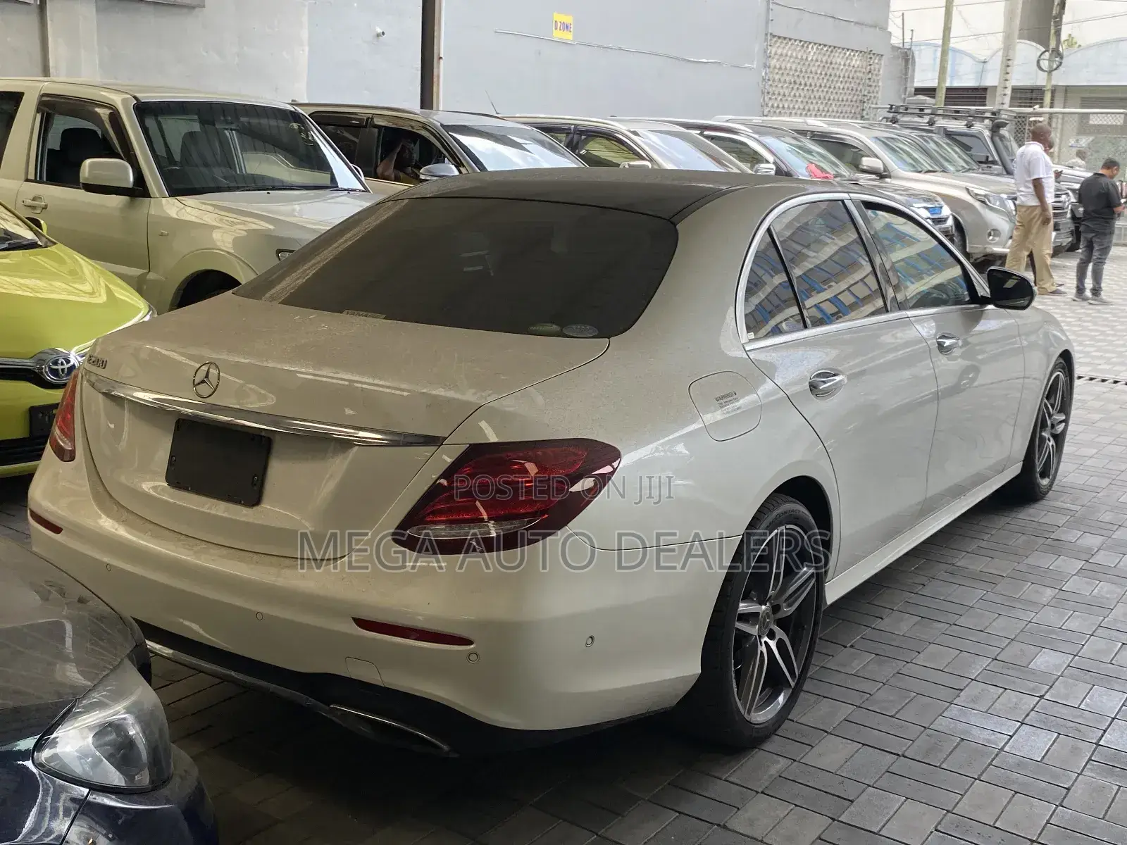 Mercedes-Benz E200 2018 Off white