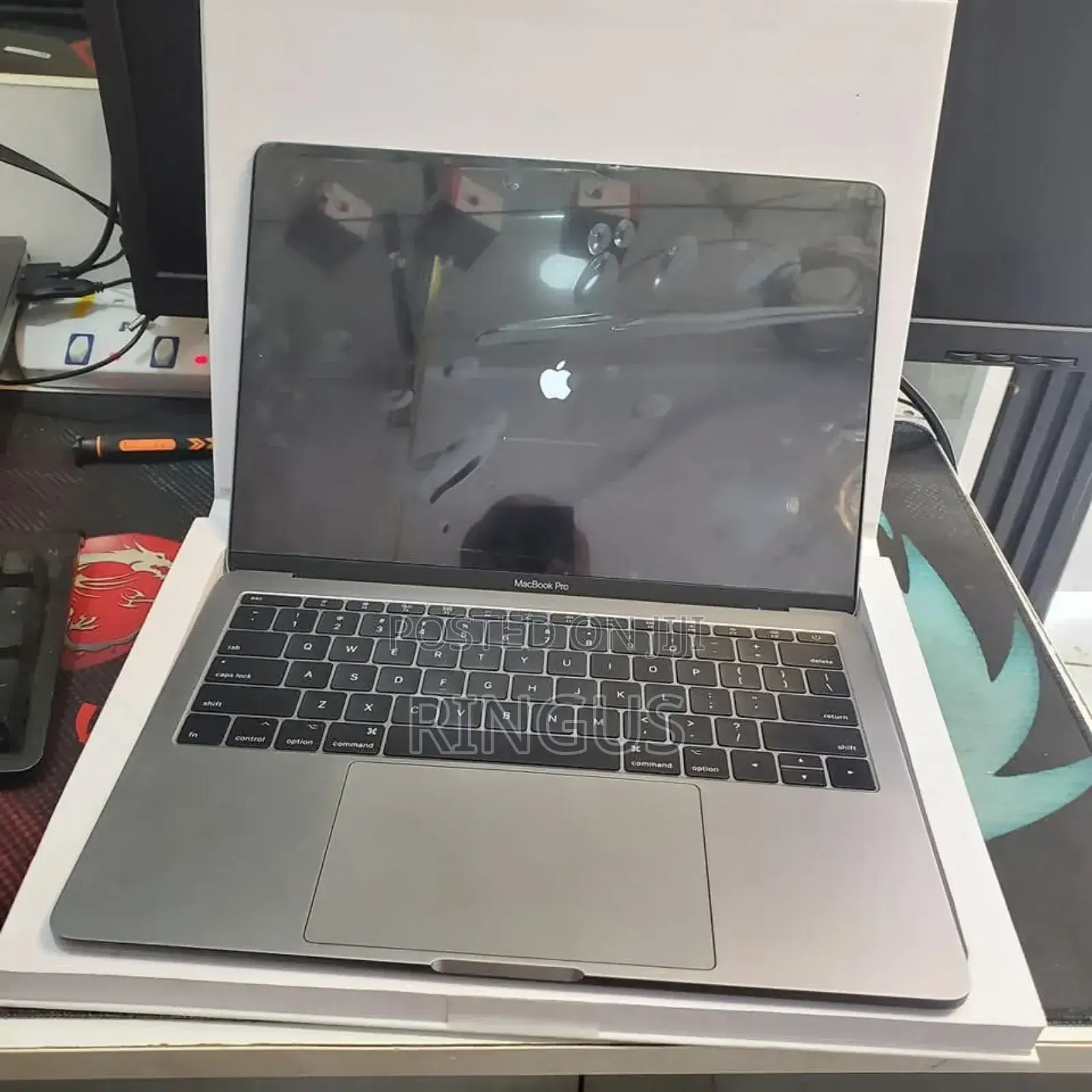 Laptop Apple MacBook Pro 2018 16GB Intel Core i7 SSD 256GB