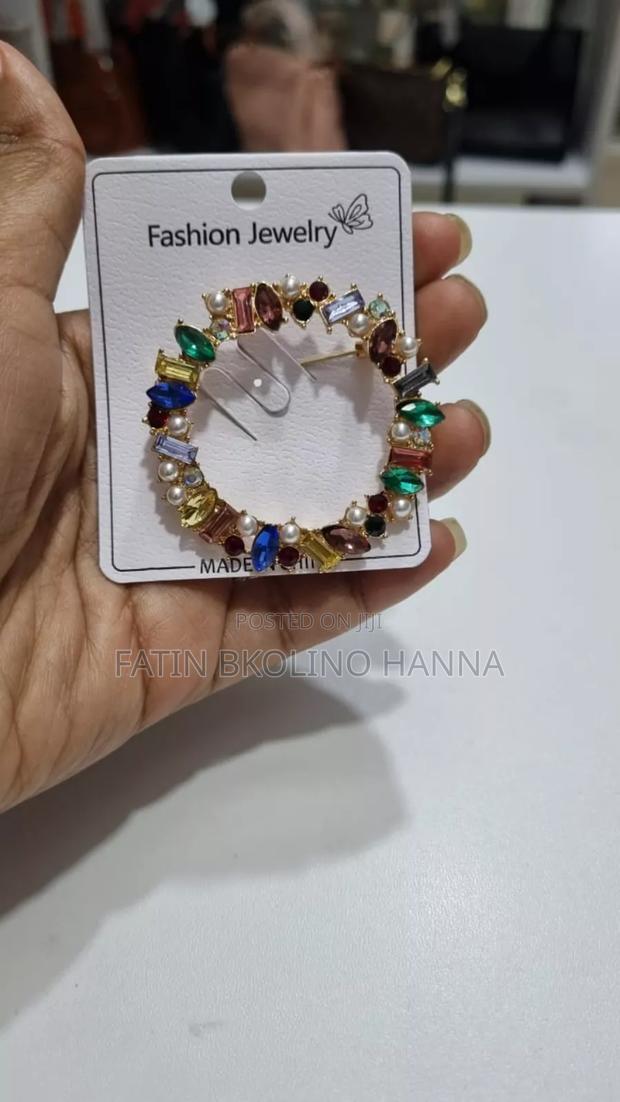 Classic O Brooch - main view