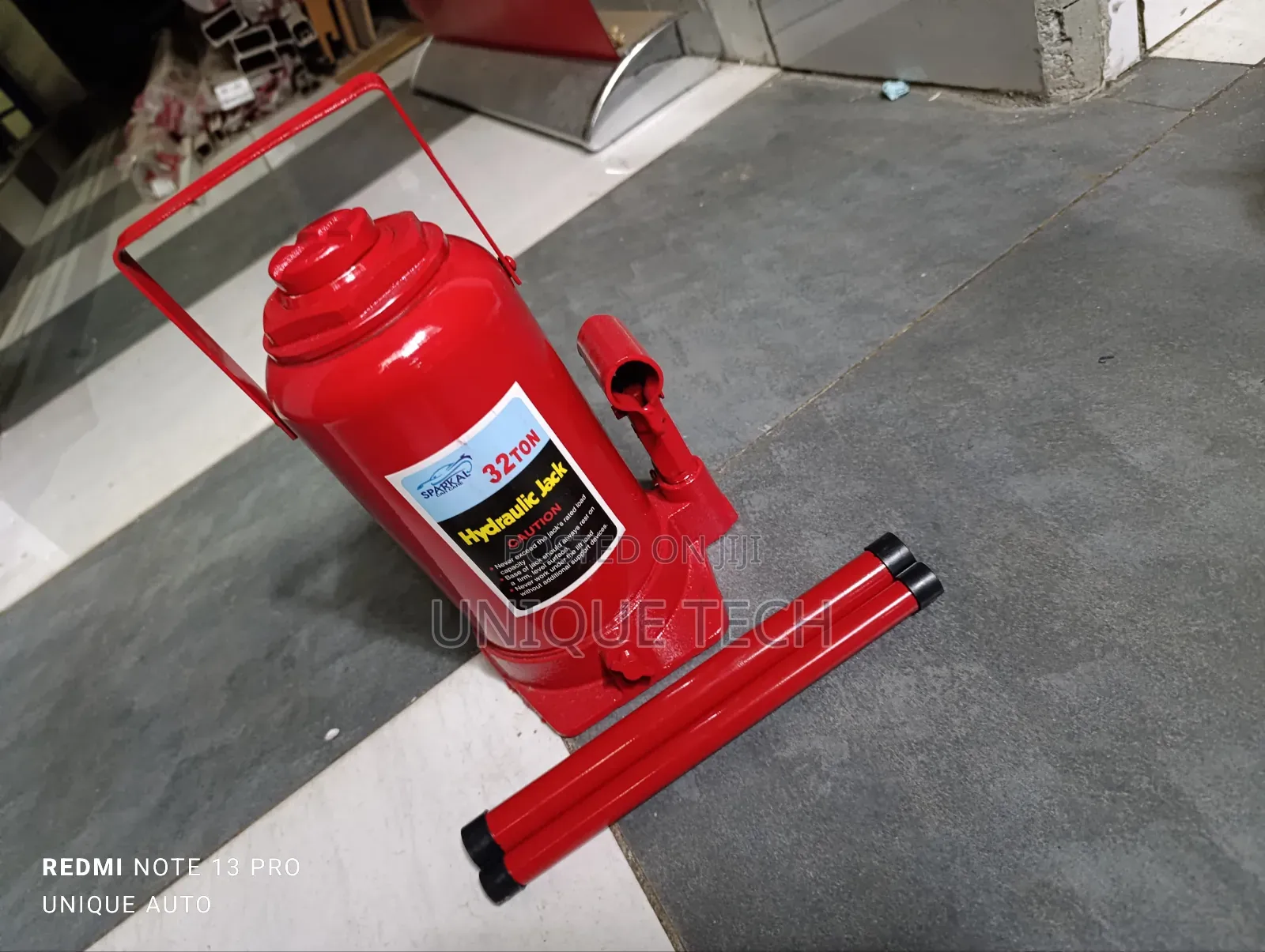 Heavy-Duty 32-Ton Hydraulic Car Jack