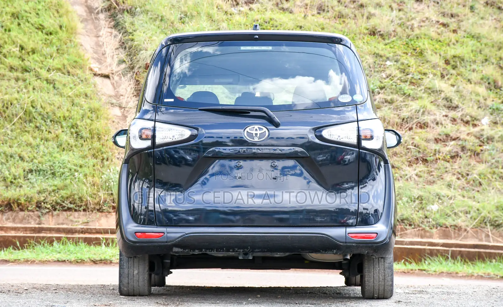 Toyota Sienta 2017 Black