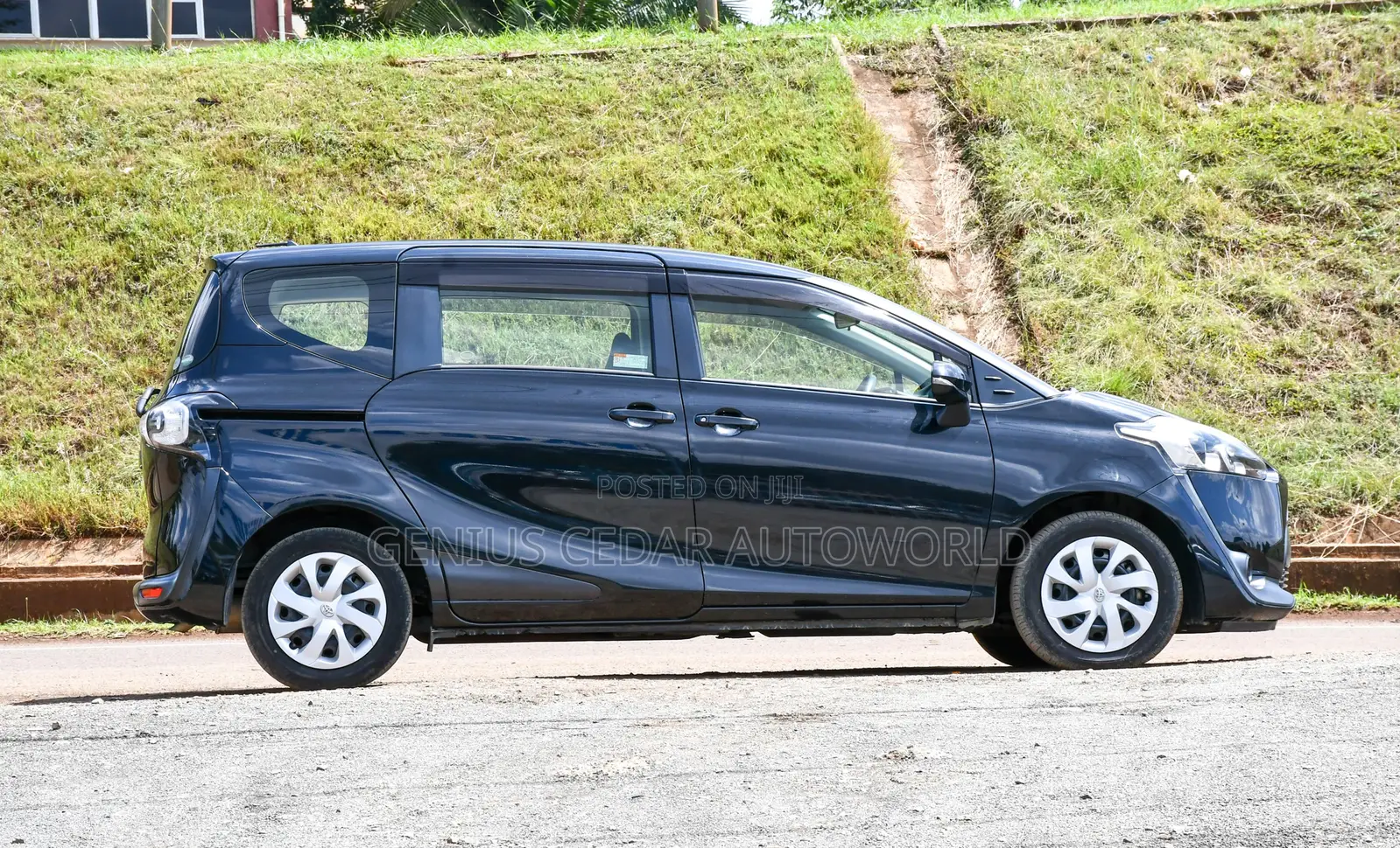Toyota Sienta 2017 Black