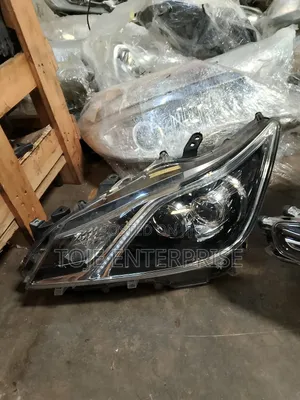Toyota Crown 2016 Headlight Double Focus Very Clean at 