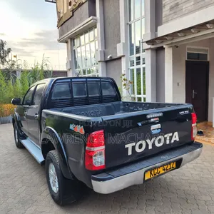 Toyota Hilux 3.0 D-4D 4x4 2014 Black