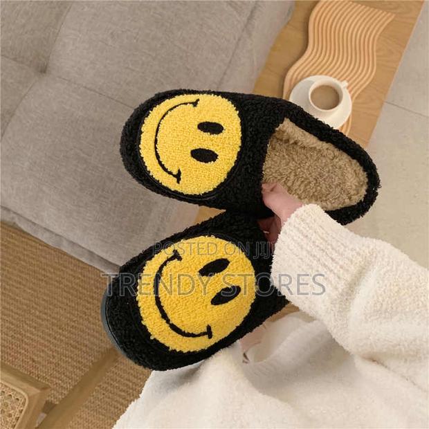 Smiley Face Fur Slip-on - thumbnail 3