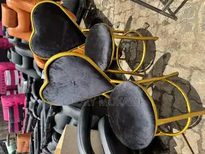 Manicure Love Chairs