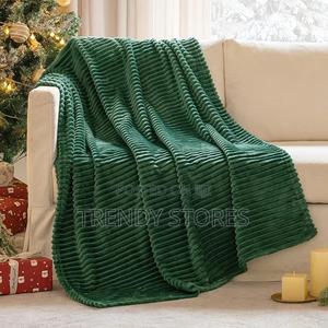 Emerald Green Fleece Blanket - thumbnail 2
