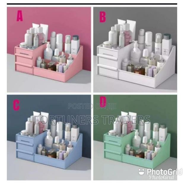 *Pretty Make Up Organiser* - main view