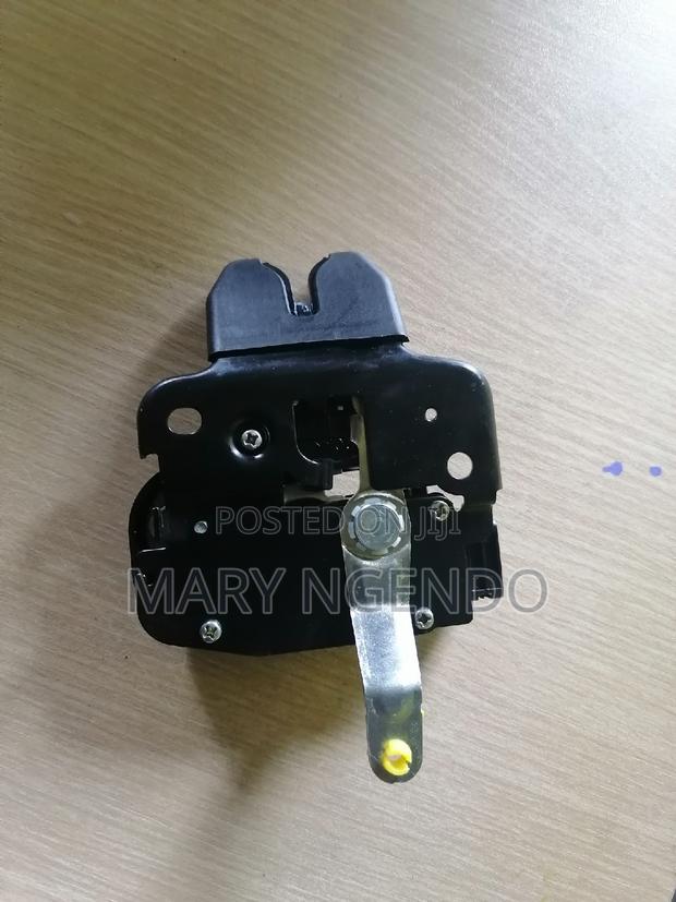 Nissan Tiida Bootlock