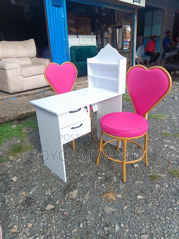Manicure Set, White Table Manicure Pink Love Seats