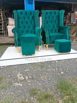 2 Pedicure Seats, 2 Poufs Green and Platform White 