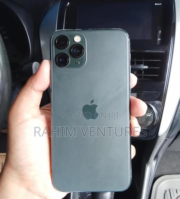 Apple iPhone 11 Pro 256 GB Gray - main view