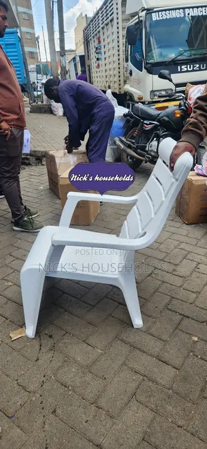 Marle White Plastic Chairs ( Relaxing Plastic Chairs)