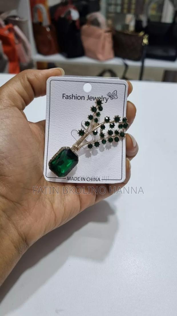 Reen Leafy Brooch Women - main view