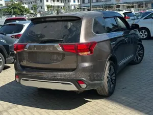 Mitsubishi Outlander ES S-AWC 2020 Brown