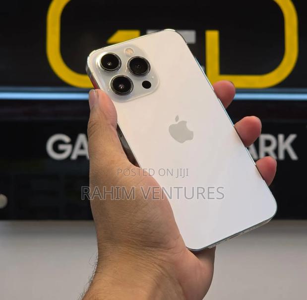 Apple iPhone 13 Pro 256 GB Gold - main view