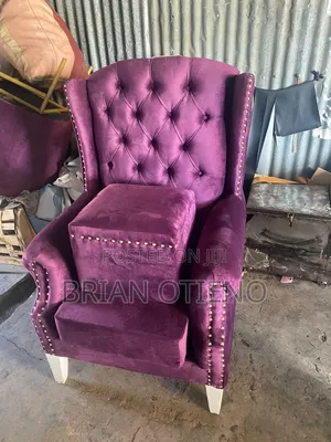 Rotating Styling Seats in Purple