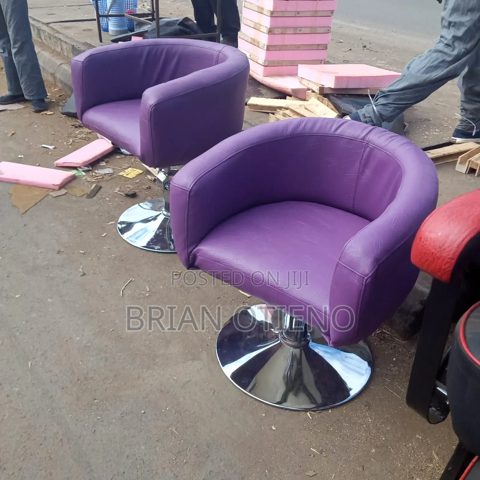 Rotating Styling Seats in Purple