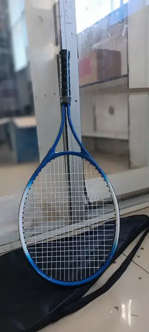 Tennis Racket Comes With a Bag