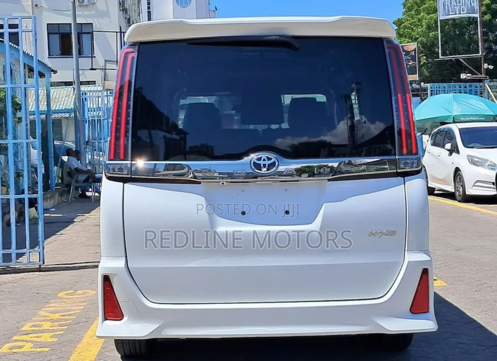 Toyota Noah 2018 White