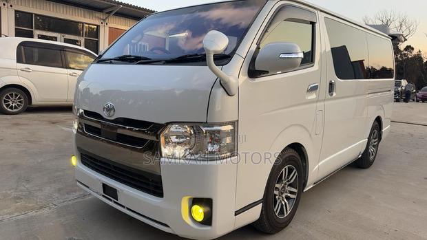 Toyota HiAce 2019 White - thumbnail 2