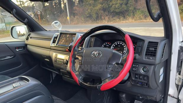 Toyota HiAce 2019 White - thumbnail 4