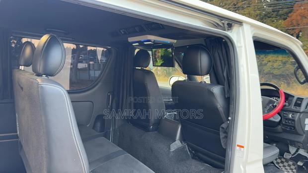 Toyota HiAce 2019 White - thumbnail 7