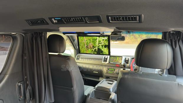 Toyota HiAce 2019 White - thumbnail 11