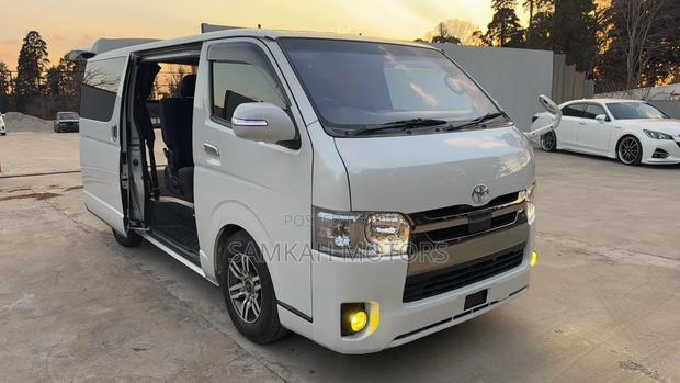 Toyota HiAce 2019 White - thumbnail 12