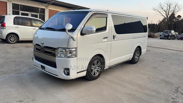 Toyota HiAce 2019 White - thumbnail 13