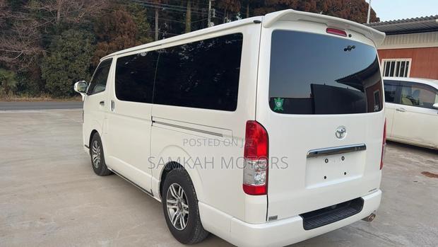 Toyota HiAce 2019 White - thumbnail 14