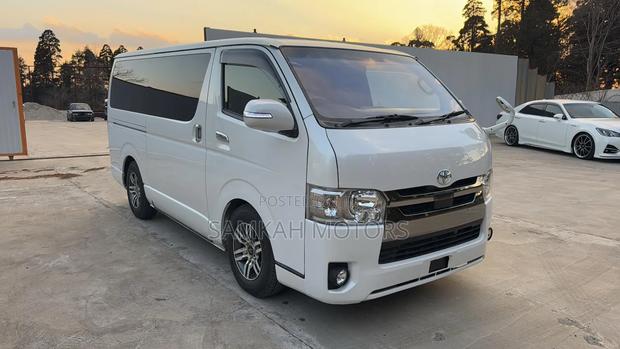Toyota HiAce 2019 White - thumbnail 15
