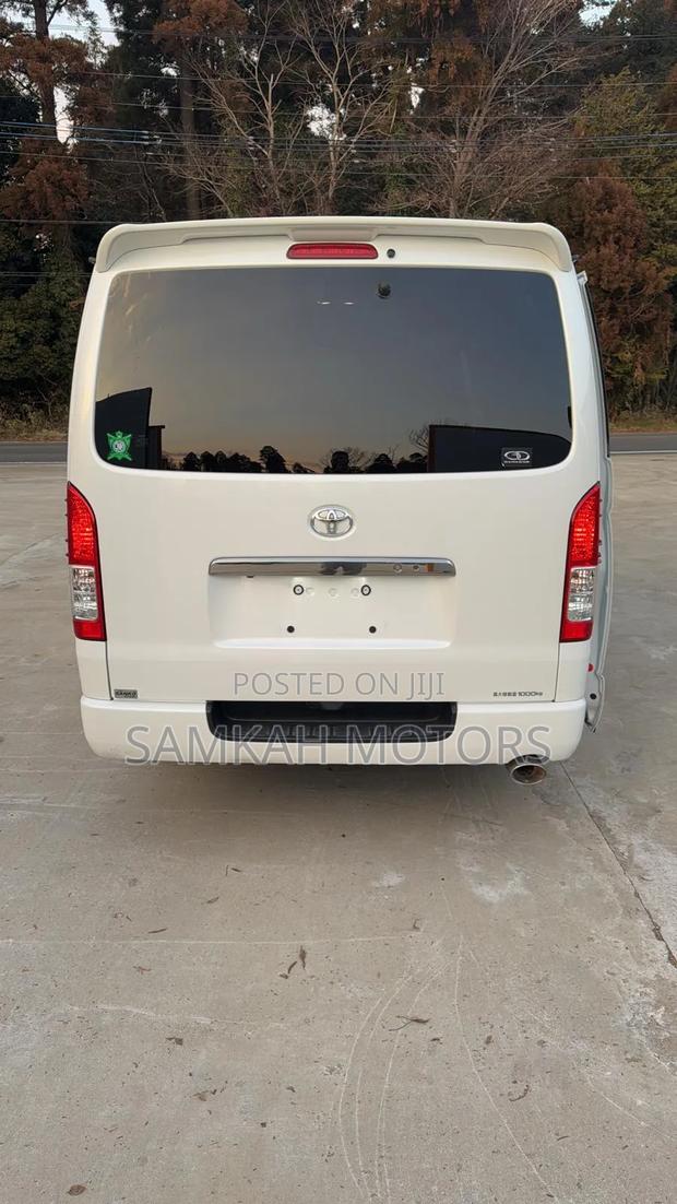 Toyota HiAce 2019 White - thumbnail 16