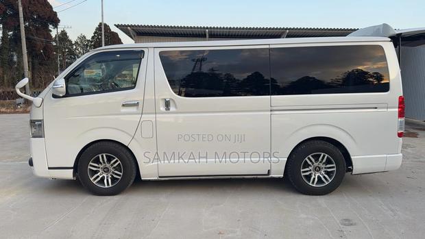 Toyota HiAce 2019 White - thumbnail 17