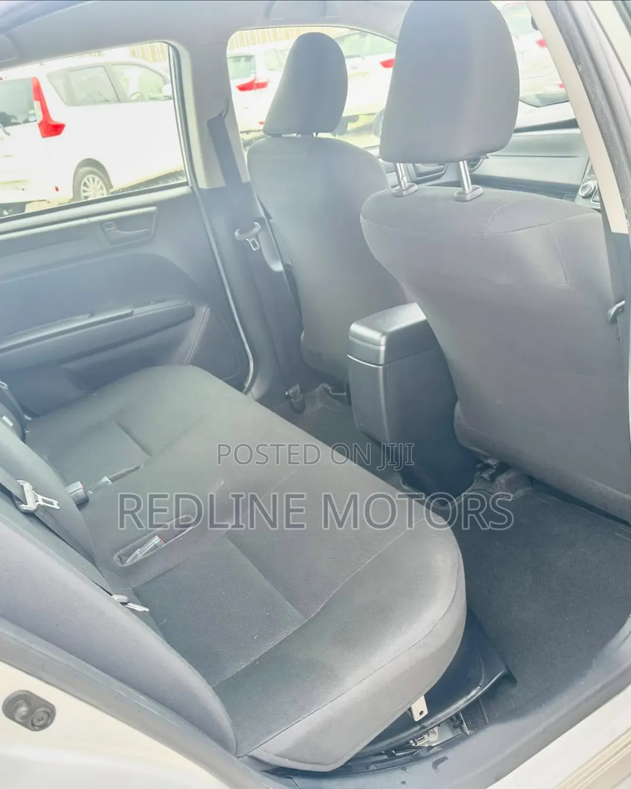 Toyota Axio 1.5 Hybrid 2WD 2019 Silver