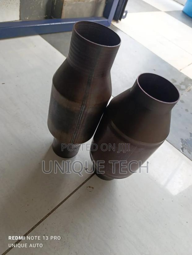 Universal Catalytic Converter (Fits Most Vehicles )