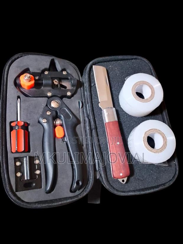 Grating Tool Set Complete With Two Tapes - main view