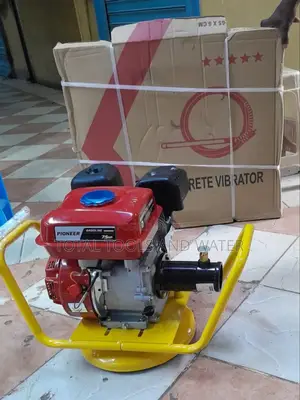 Pioneer Gasoline Engine Vibrator Witb a Poker 7.5hp
