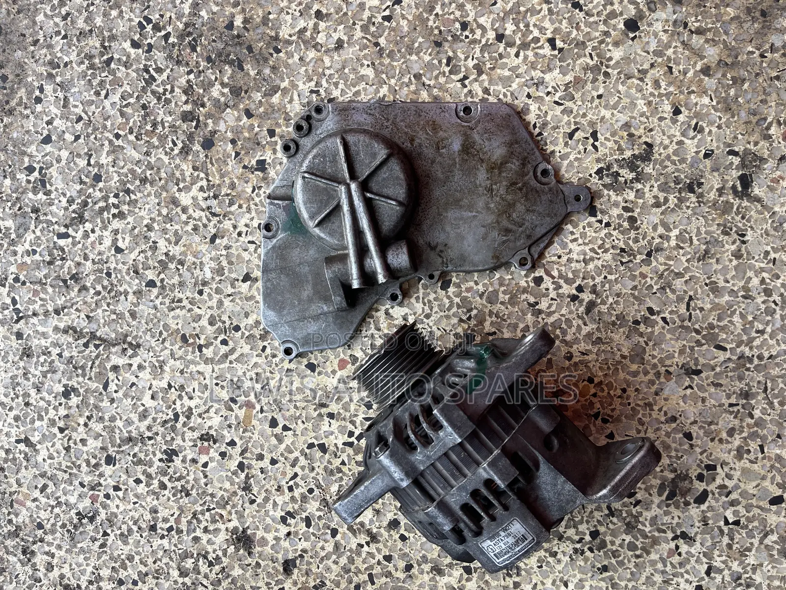 Alternator & Oil Cover Qr25 Caravan