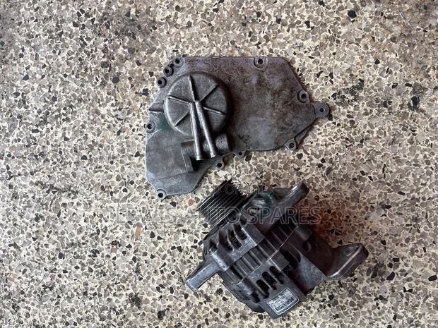 Alternator & Oil Cover Qr25 Caravan