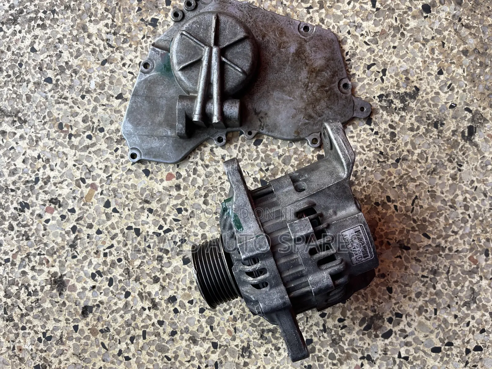 Alternator & Oil Cover Qr25 Caravan