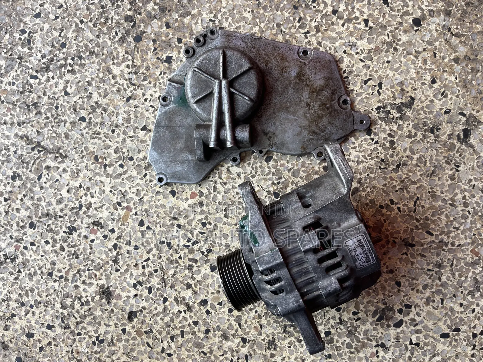 Alternator & Oil Cover Qr25 Caravan