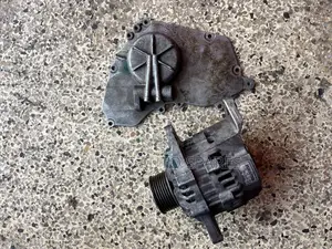Alternator & Oil Cover Qr25 Caravan