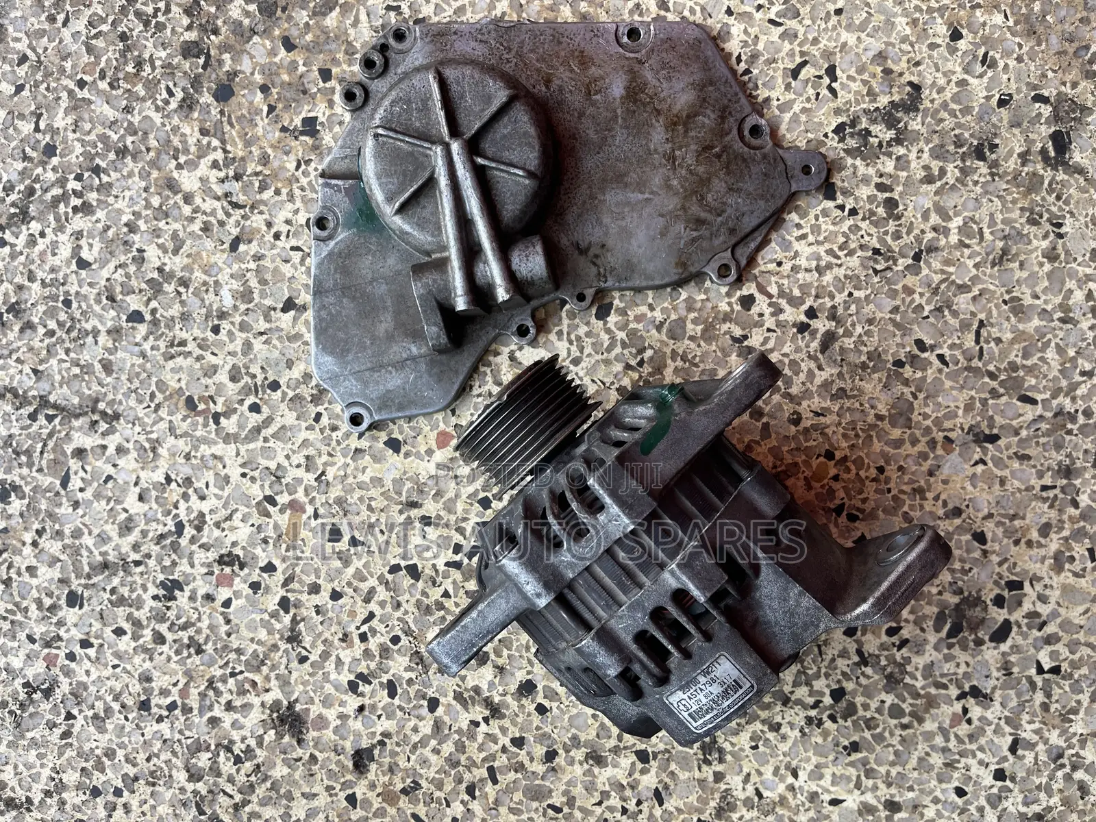 Alternator & Oil Cover Qr25 Caravan
