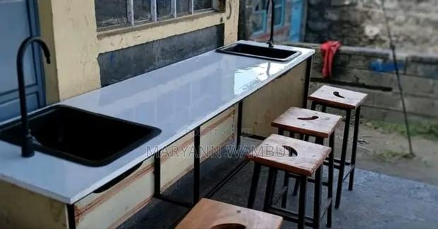 Laboratory Tables With Sink - thumbnail 3