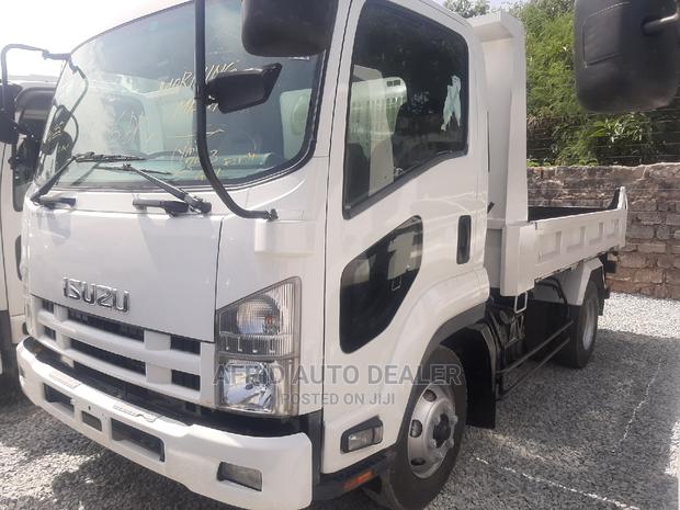 Isuzu ELF Truck 2014