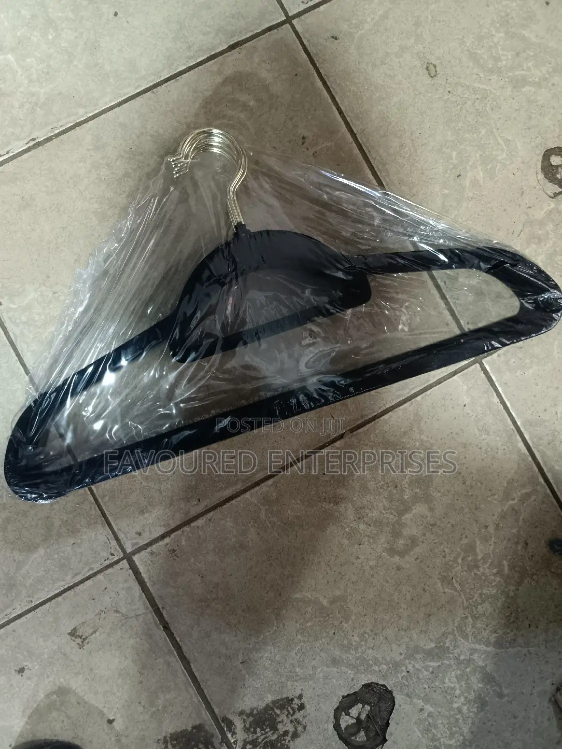 Velvet Hanger Black