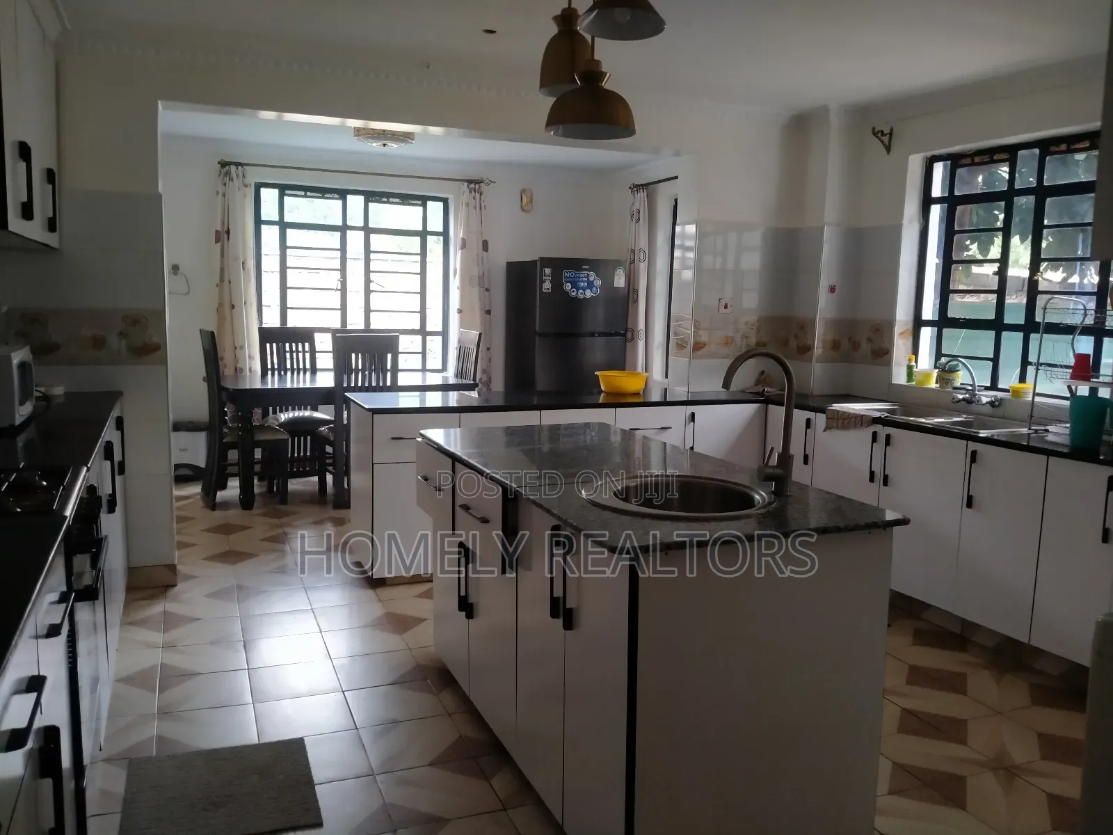 6bdrm Maisonette in Ngong Bondeni Area for sale