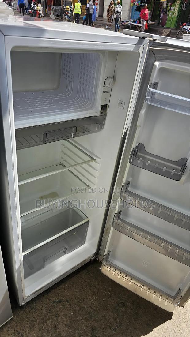 Ramtons 190l Fridge,Used - thumbnail 2