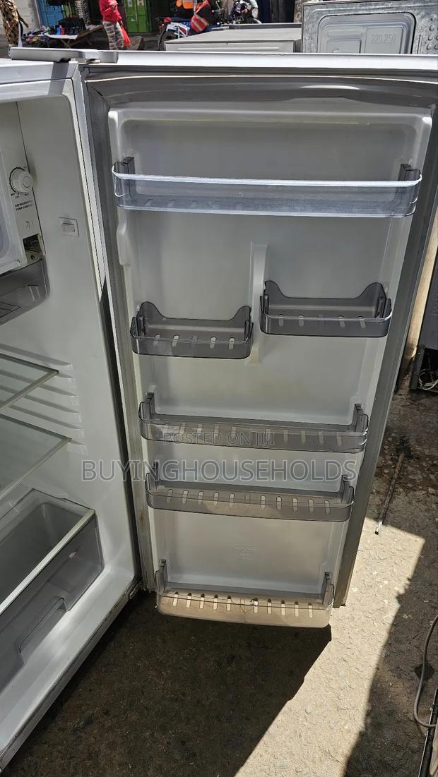 Ramtons 190l Fridge,Used - thumbnail 3